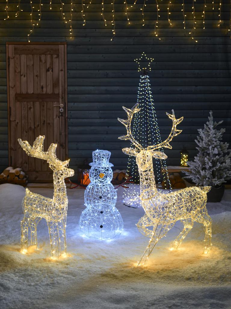 Turn Your Yard Into a Winter Wonderland With Amazing Decor